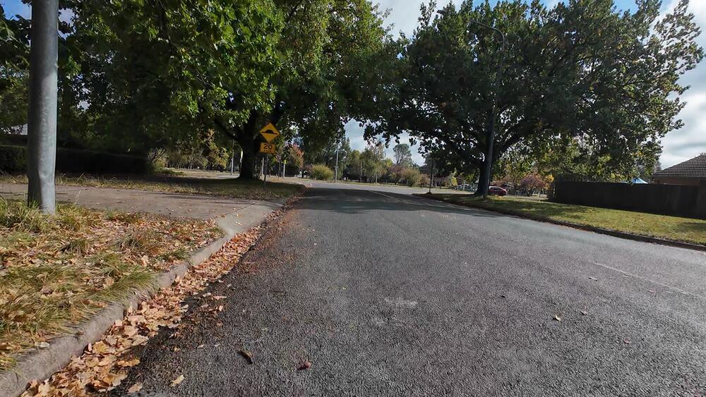 Turn left onto the footpath here